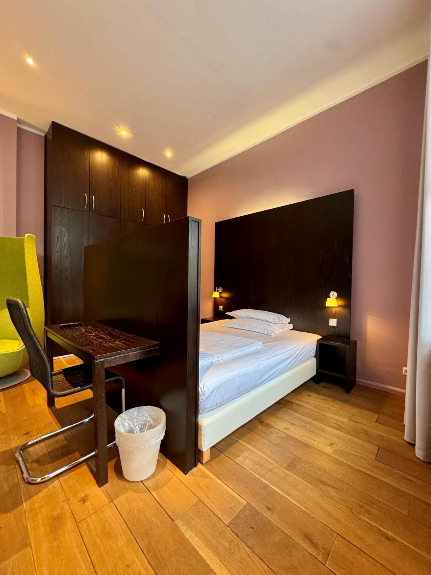 The New Yorker Hotel Koeln-Messe Exterior photo